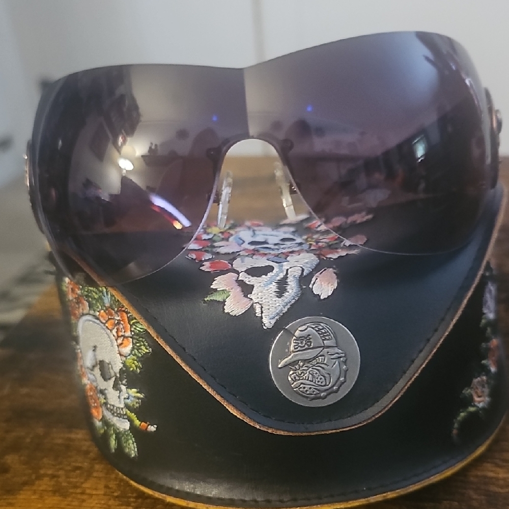 Embroidered Black Visor Sunglasses with Purple Lens